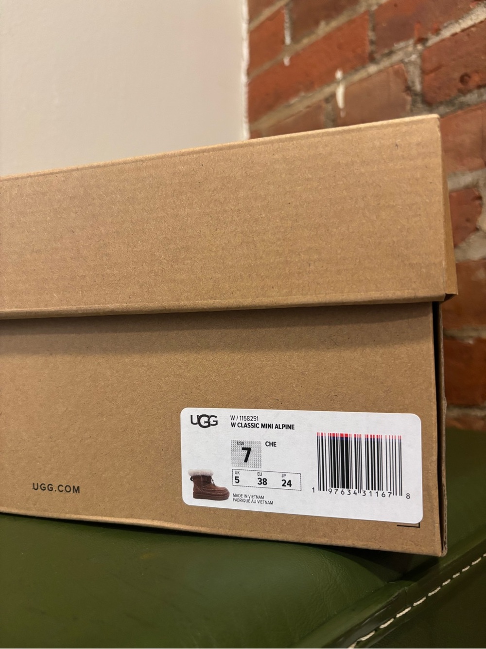 New with Box! Ugg Classic Mini Alpine in Chestnut - Picture 4 of 10